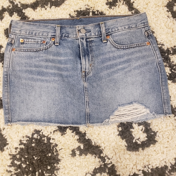 Levis skirt - Picture 1 of 4